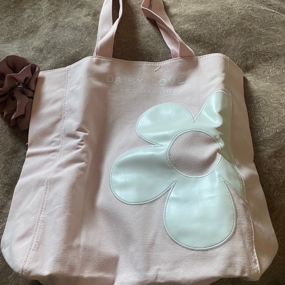 Marc Jacobs daisy tote